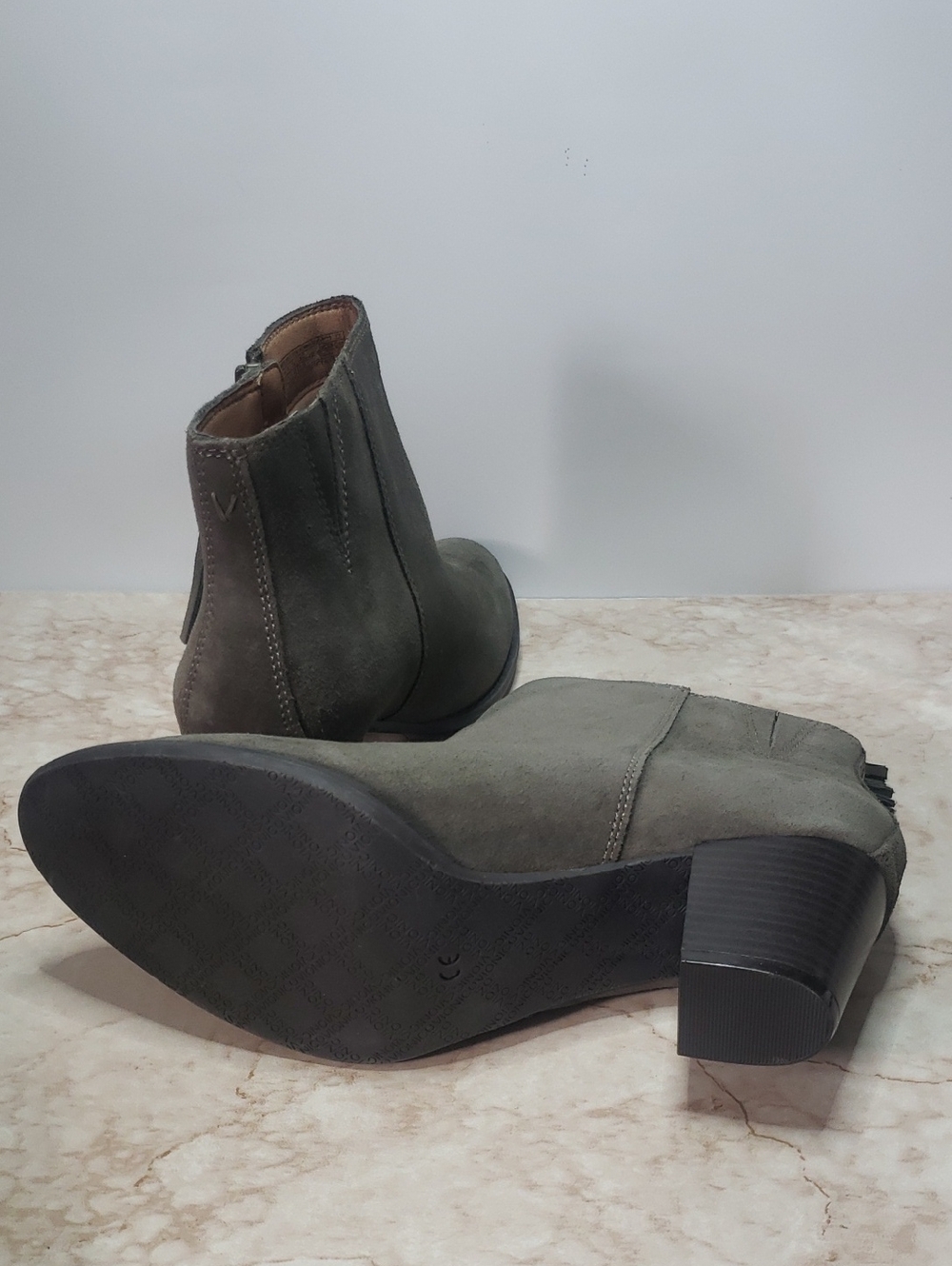 Vionic Women's Olive Suede Ankle Booties - Classic Block Heel Size 8.5 - Picture 6 of 7